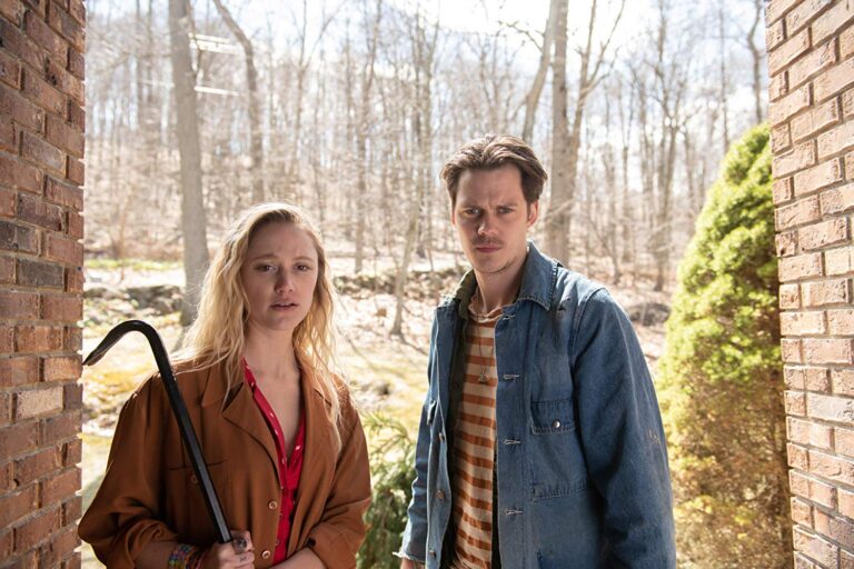 Maika Monroe and Bill Skarsgard in Villains