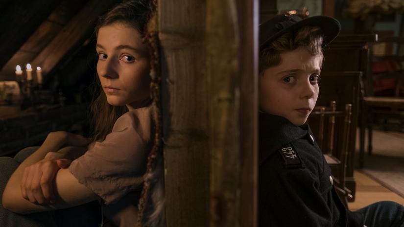 Thomasin McKenzie and Roman Griffin Davis in Jojo Rabbit