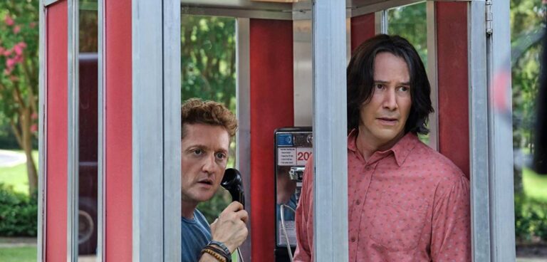 Alex Winter and Keanu Reeves in BILL AND TED FACE THE MUSIC