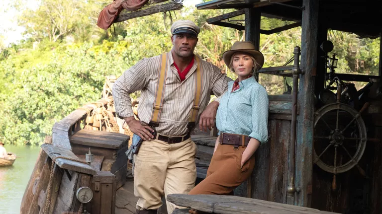 Dwayne Johnson and Emily Blunt in JUNGLE CRUISE
