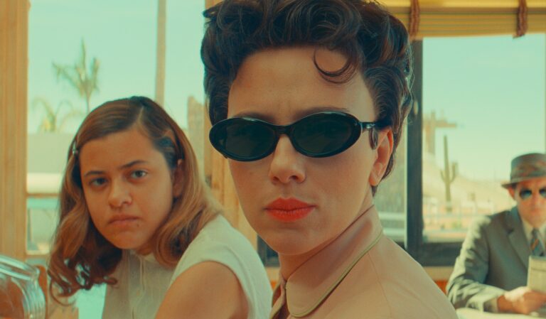 (L to R) Grace Edwards as "Dinah", Scarlett Johansson as "Midge Campbell" and Damien Bonnaro as "Bodyguard/Driver" in writer/director Wes Anderson's ASTEROID CITY, a Focus Features release. Credit: Courtesy of Pop. 87 Productions/Focus Features