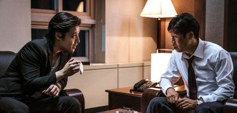 Kang Ha-neul and Yoo Hae-jin in Yadang: The Snitch